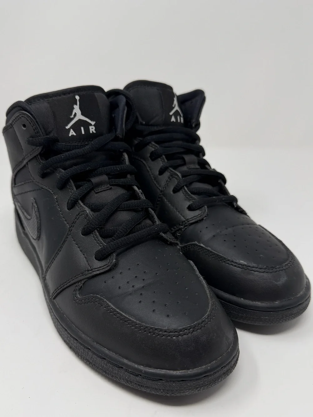 Nike Air Jordan 1 Mid Kids Black Leather Sneakers Sz. 5y